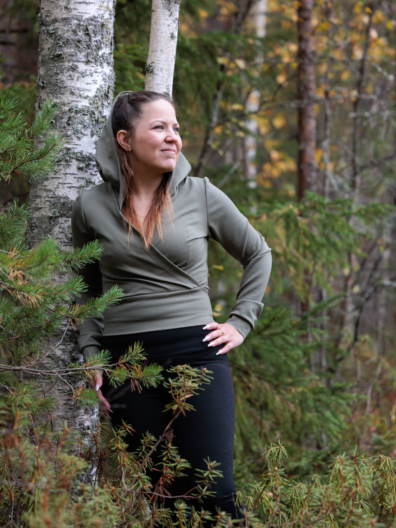 SleekDesign_vihreä_army_kietaisu_huppari_lyhytkietaisuhuppari