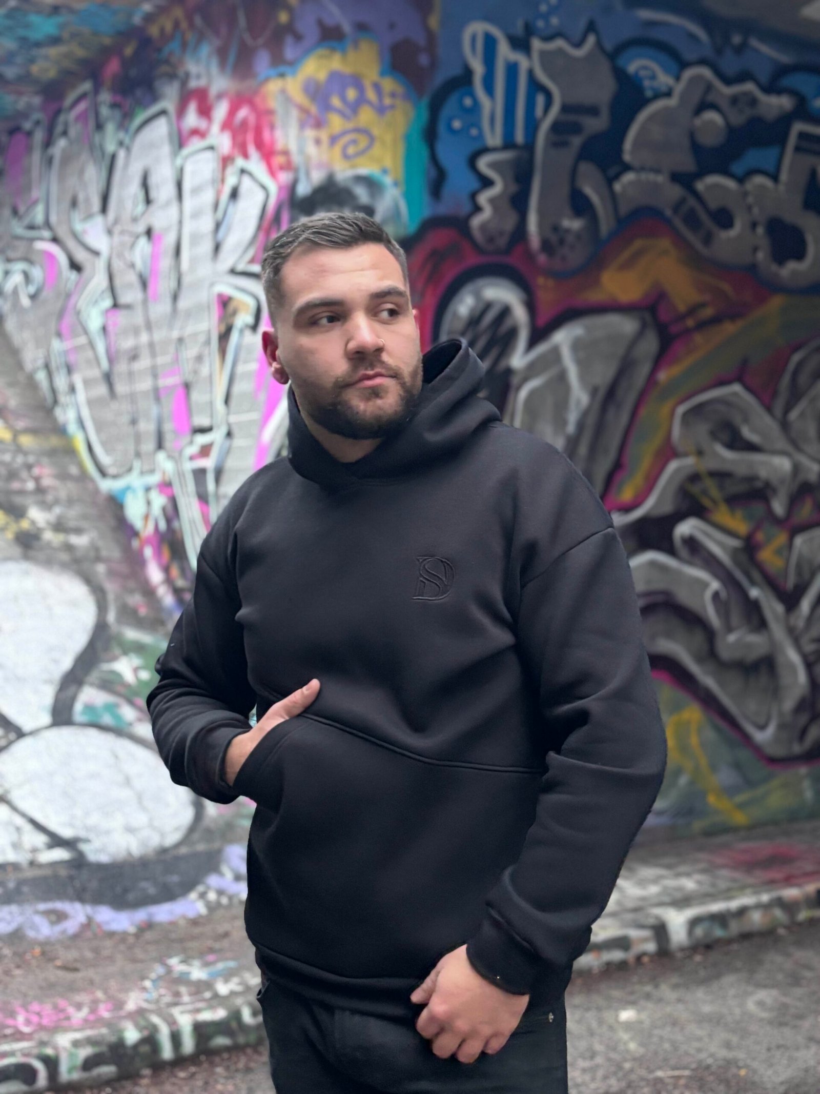 huppari_miestenhuppari_musta_miehet