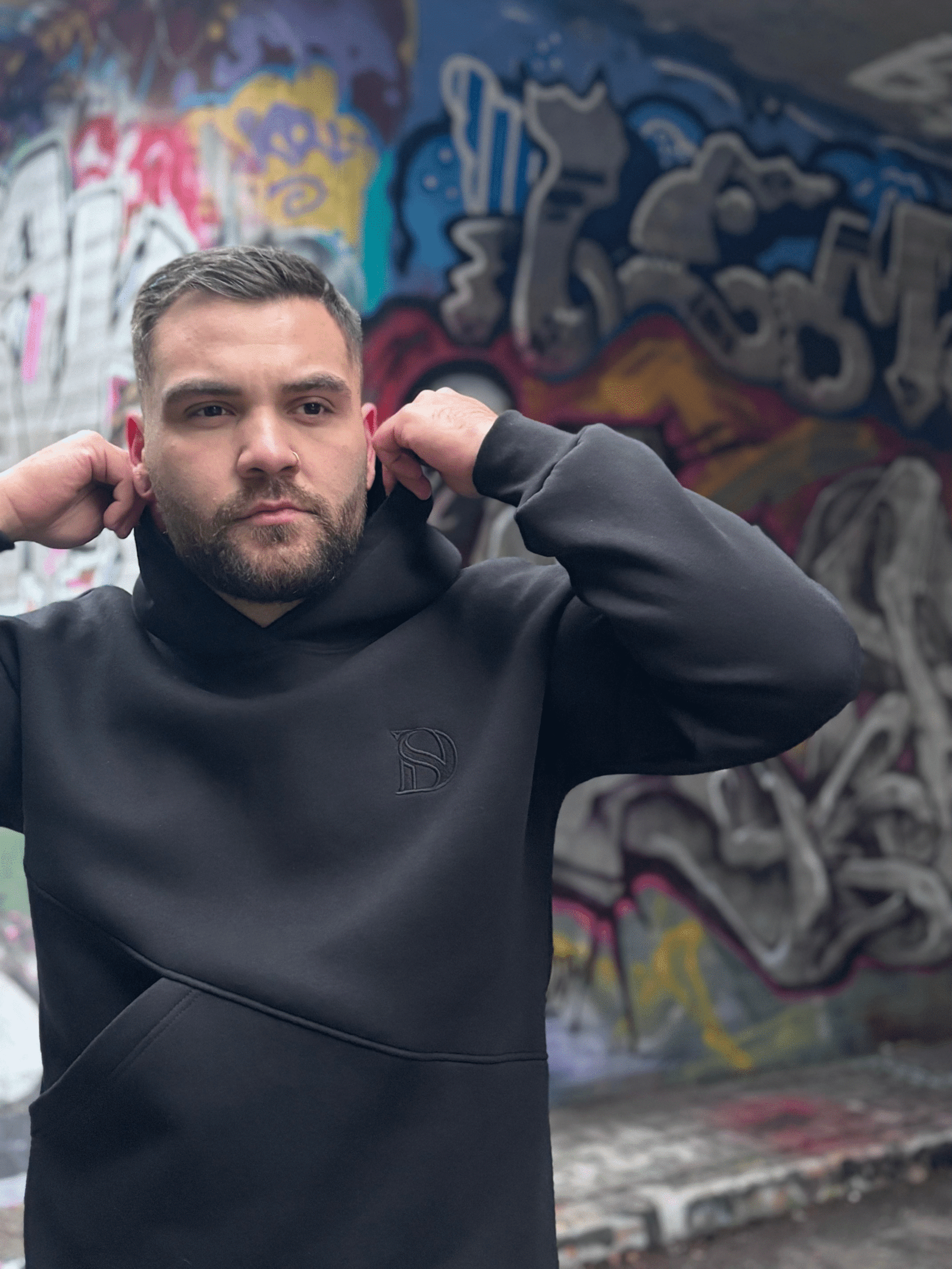 musta_miestenhuppari_SD